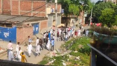 Uttar Pradesh Shocker: Clash Erupts Between Two Groups in Kushinagar Over Minor Dispute, Six Arrested (Watch Video)